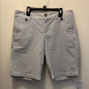 Dockers Striped navy and White striped Bermuda shorts size 8